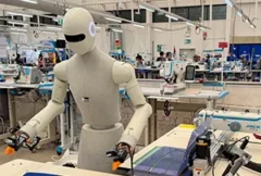 Illustration of a modern apparel manufacturing facility featuring AI-powered sewing machines, intelligent automation systems, and humanoid robots working alongside production lines. The image represents the collaboration between JACK Technology and Siemens to advance smart garment manufacturing through industrial AI, digitalization, robotics, improved production efficiency, enhanced quality control, and next-generation factory automation.